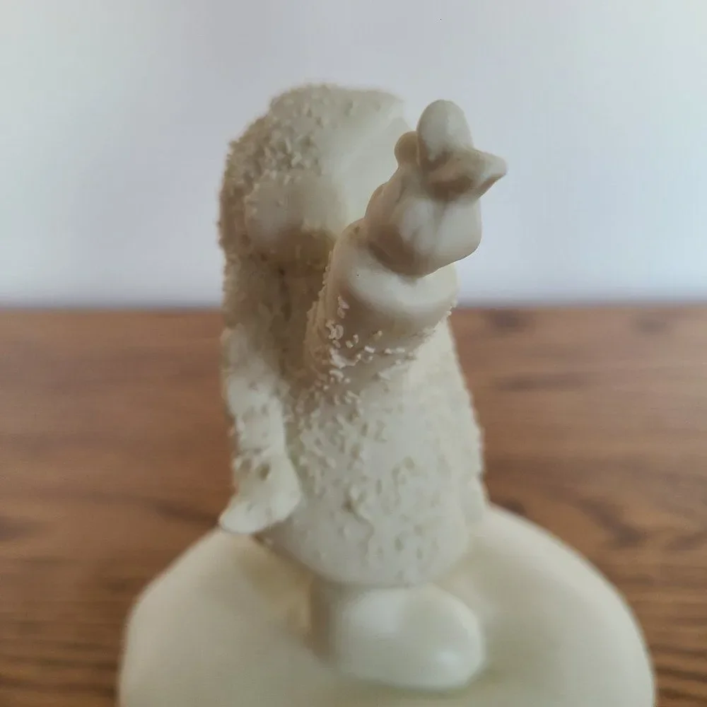 Porcelain Bisque Holiday Christmas Music Box Young Girl & Star 